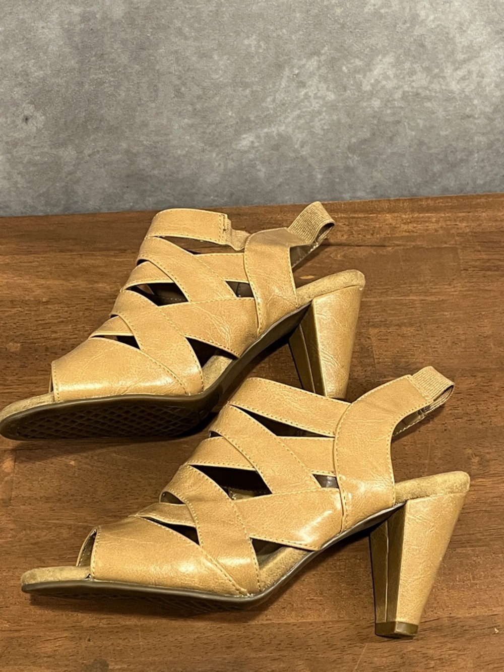AEROSOLES Tan Strappy Peep-Toe Leather Heels size 8
